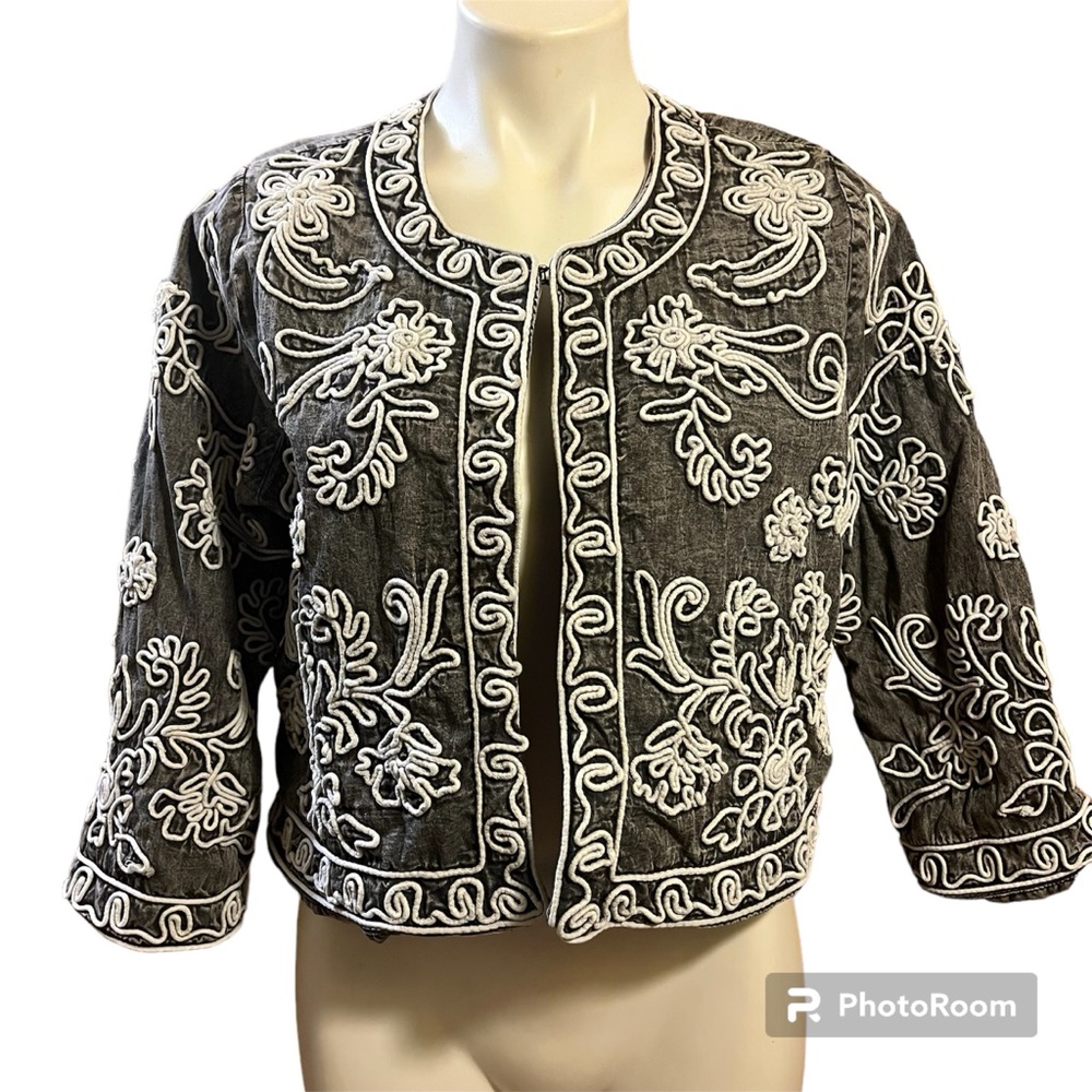 Soft surroundings gray embroidered crop jacket